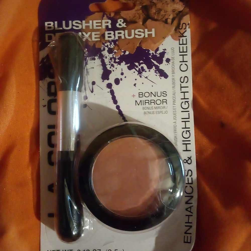 Blusher and deluxe brush